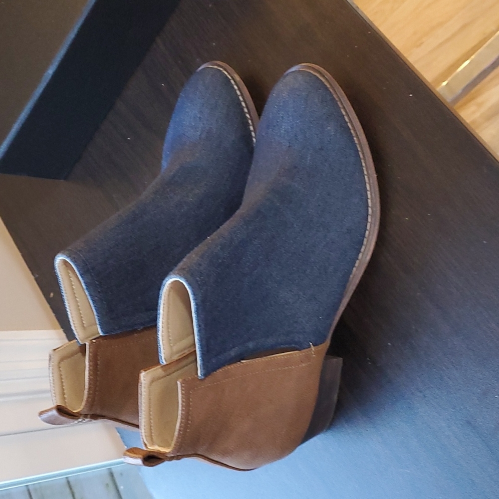 Boots. Too big. Worn a few times